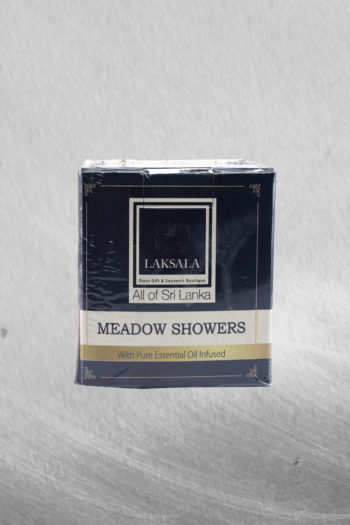 SCENTED CANDLE – MEADOW SHOWERS