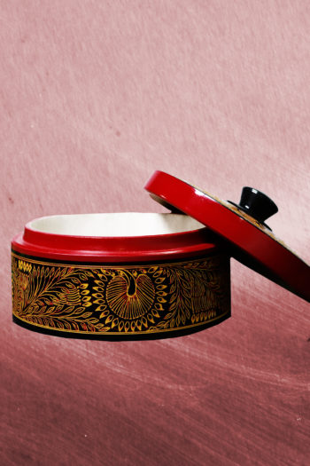 LACQUERED JEWELRY BOX (FLOWER CARVING)